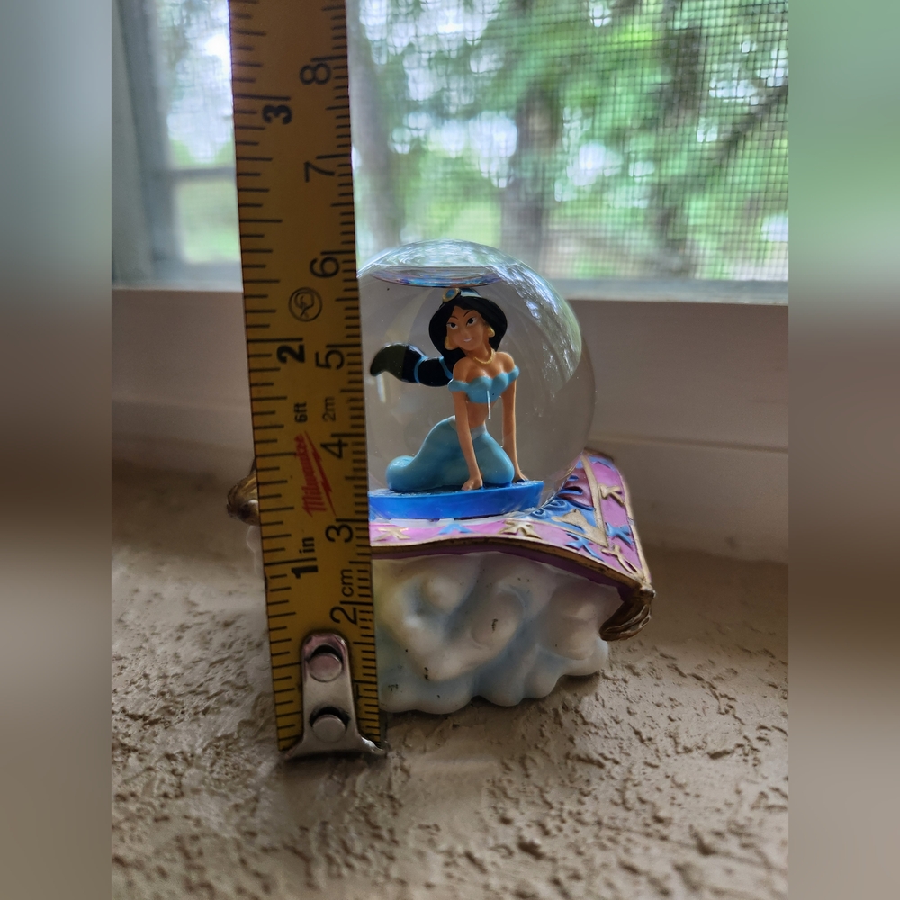 Princess Jasmine Minature snowglobe